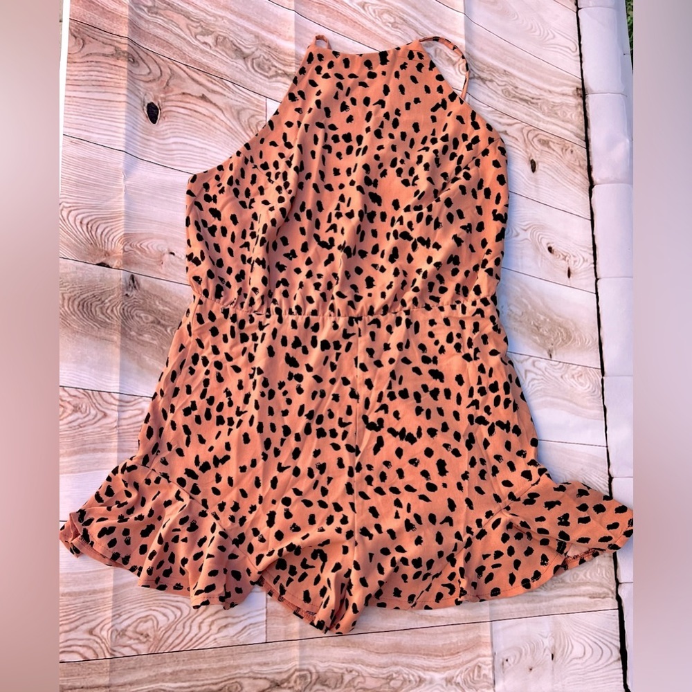 NEW ๐ SHE + SKY Coral Cheetah Print Romper frilly bottom bow tie string back L - Picture 2 of 5
